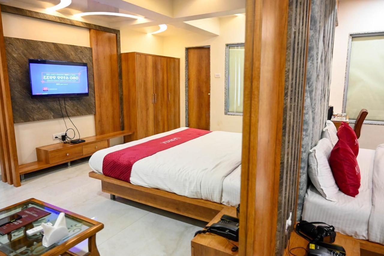 فندق Adiraj Residency نافي مومباي المظهر الخارجي الصورة