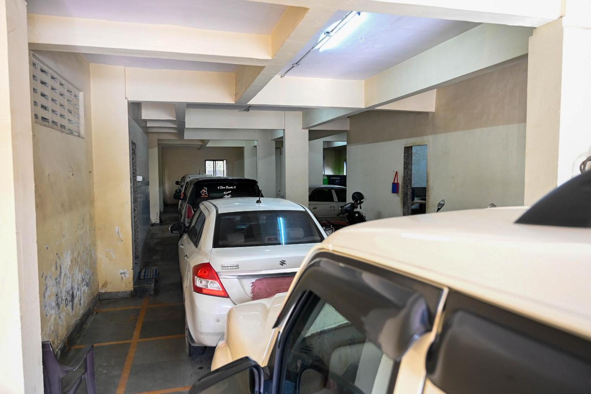 فندق Adiraj Residency نافي مومباي المظهر الخارجي الصورة