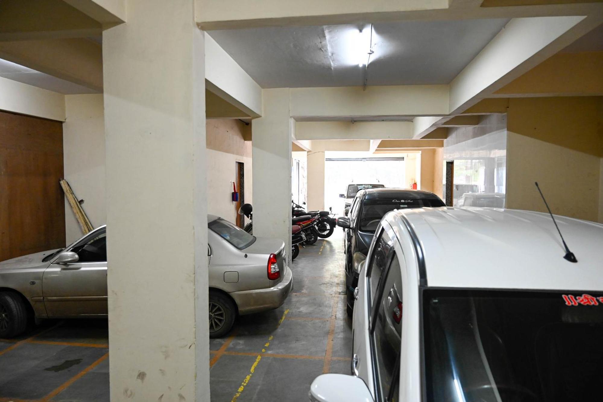 فندق Adiraj Residency نافي مومباي المظهر الخارجي الصورة