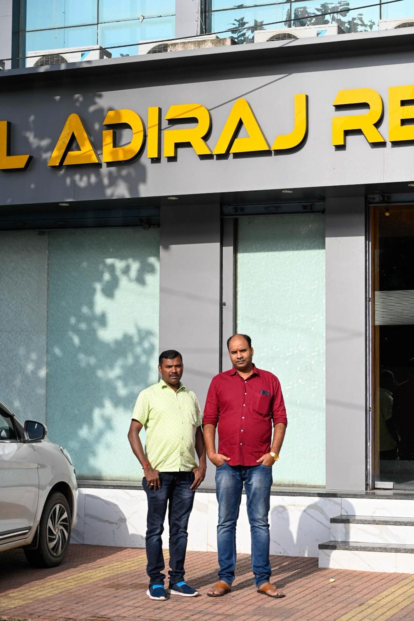 فندق Adiraj Residency نافي مومباي المظهر الخارجي الصورة