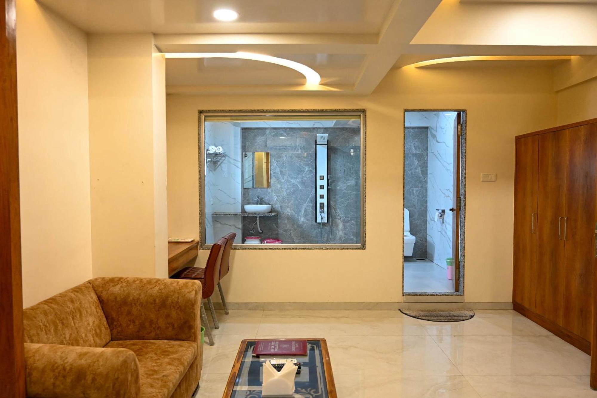 فندق Adiraj Residency نافي مومباي المظهر الخارجي الصورة