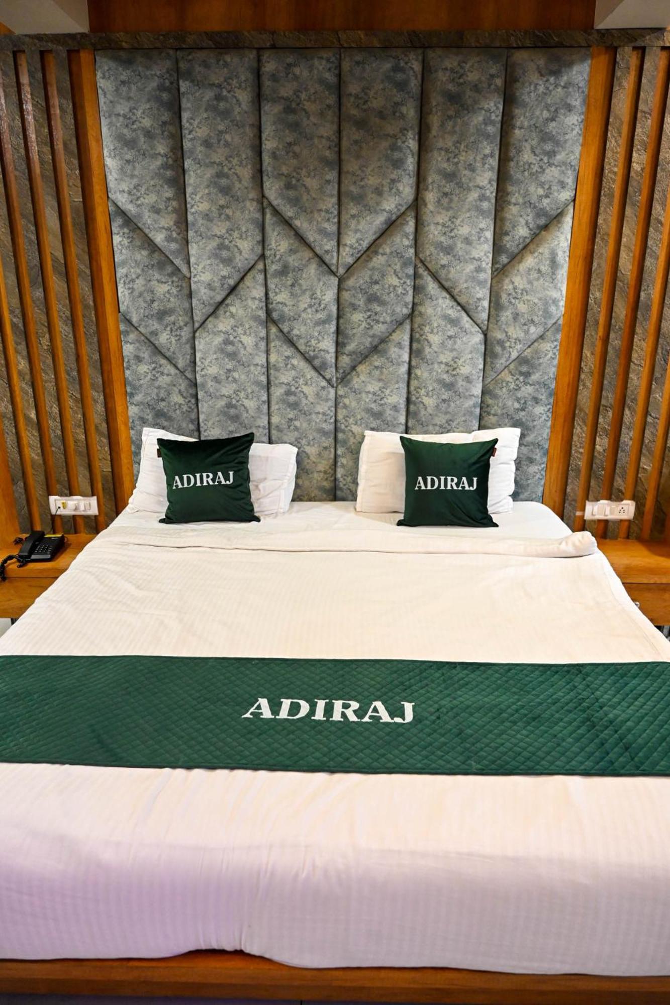 فندق Adiraj Residency نافي مومباي المظهر الخارجي الصورة