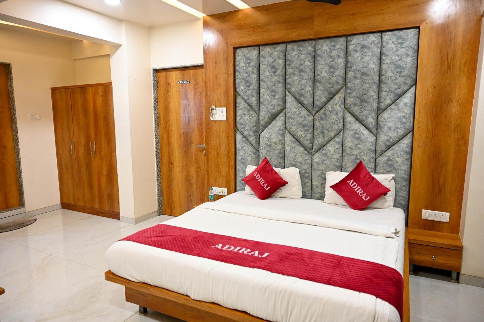 فندق Adiraj Residency نافي مومباي المظهر الخارجي الصورة