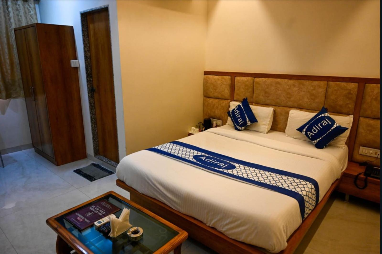فندق Adiraj Residency نافي مومباي المظهر الخارجي الصورة