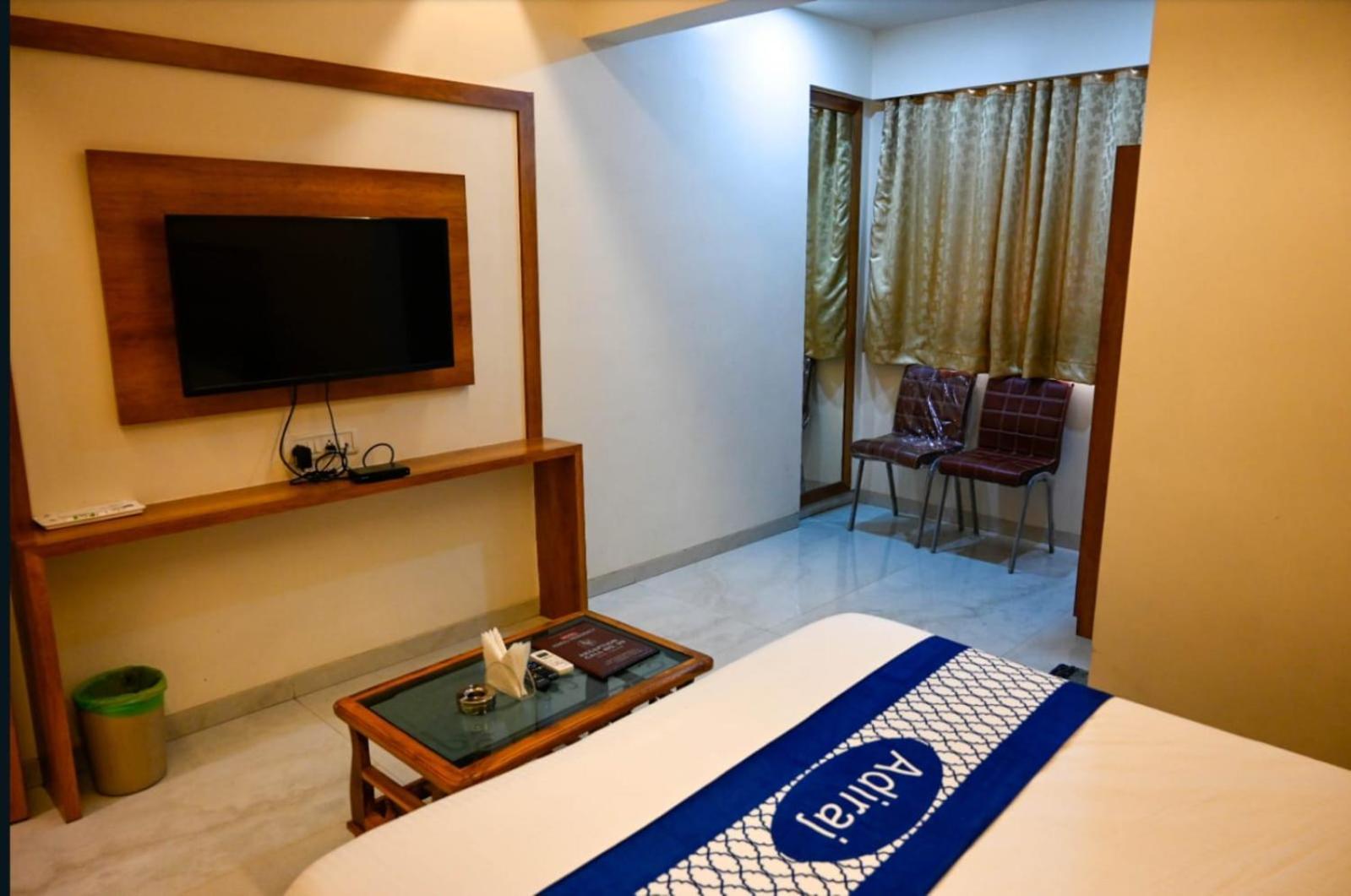 فندق Adiraj Residency نافي مومباي المظهر الخارجي الصورة